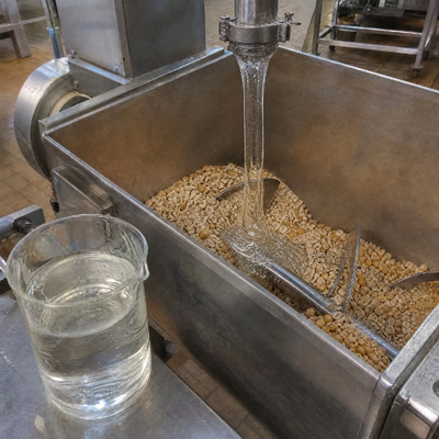 China Maltitol Syrup Manufacturer, 80/55 E965 for Sugar-Free Protein Bars and Granola, Bar Binder and Humectant, 275kg Drum Bulk